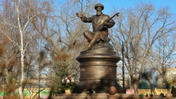 Фотография к новости: Өскеменде Жамбылға ескерткіш қойылды