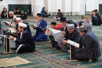 Фотография к новости: Жамбыл мешіттерінде кітап оқу күні өтті