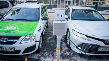 Фотография к новости: Нұр-Сұлтанда автокөліктерді қыздыруға арналған электр бағандары орнатылды  