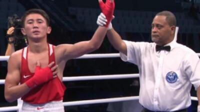 Қазақстандық боксшы өзбекстандық әлем чемпионын нокдаунға түсірді
