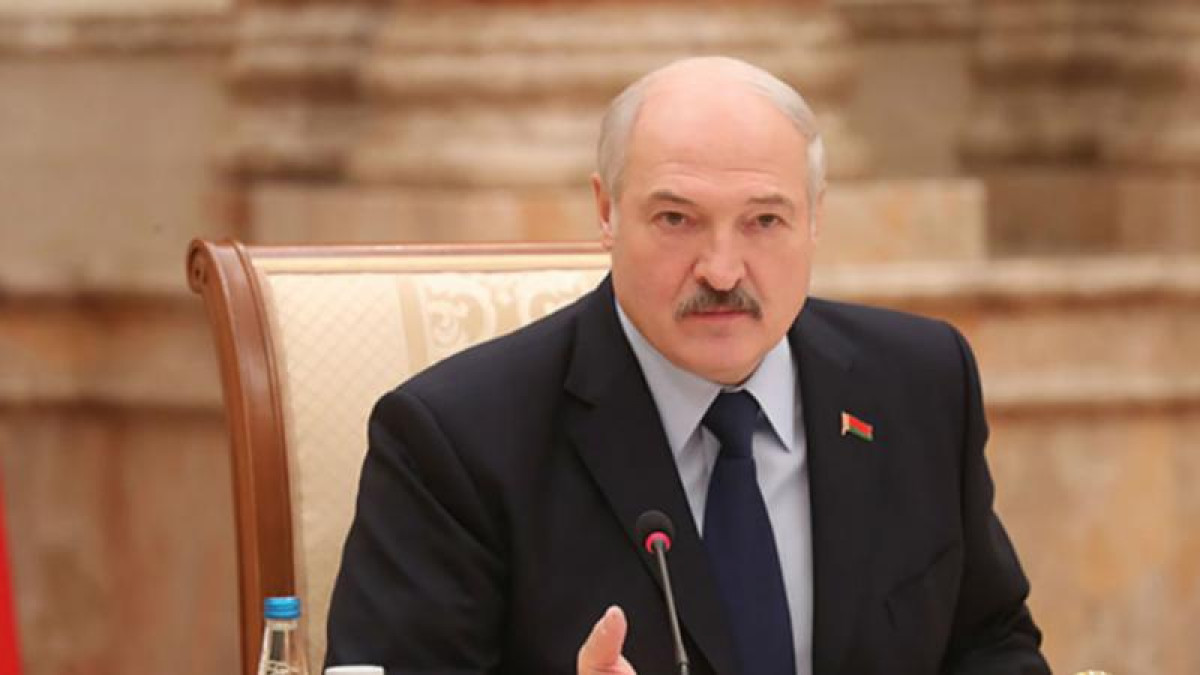Лукашенко келесі жылы өтетін президент сайлауына қатысатынын мәлімдеді