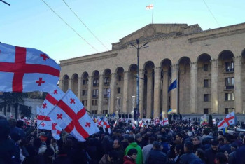Фотография к новости: Тбилисиде 20-дан астам оппозициялық партия үкіметке қарсы шеру ұйымдастырды