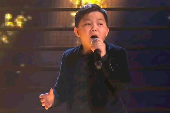 Фотография к новости: Ержан Максим Польшада 10-нөмірмен өнер көрсетеді