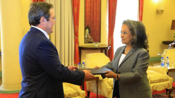 Фотография к новости: Елші Эфиопия президентіне сенім грамоталарын тапсырды