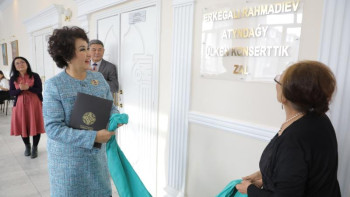 Фотография к новости: Ұлттық өнер университетінің залына Рахмадиевтің есімі берілді