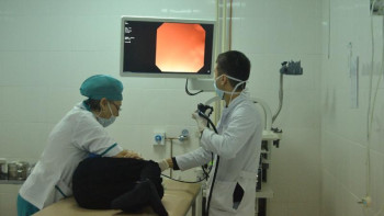 Фотография к новости: Атыраулық дәрігерлер 100 теңге жұтып қойған баланы аман алып қалды