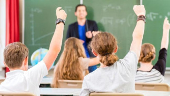 Фотография к новости: Ақтөбе ұстаздары ата-аналардан оқушының қалтасын тексеруге рұқсат сұрады ﻿