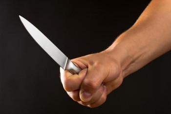 Фотография к новости: Алматыда оқушы қызға ер адам пышақ ала жүгірген 