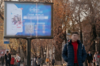 Фотография к новости: Баннердегі есірткі жарнамасына қатысты күдіктілер Қарағандыда ұсталды