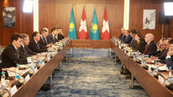 Фотография к новости: Мамин Швейцарияның президентімен келіссөздер өткізді 