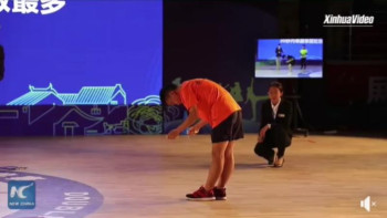 Фотография к новости: 17 жастағы қытайлық спортшы 30 секунда 228 рет секіріп рекорд орнатты 