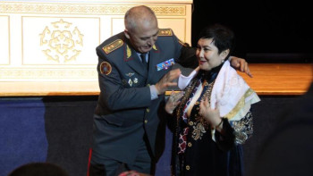 Фотография к новости: "Қазбат": Күйеуім 17 сарбаздың өліміне қатты қайғырды