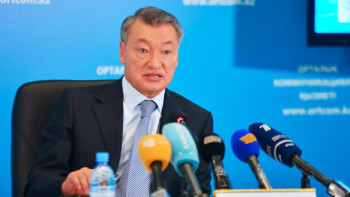 Фотография к новости: Халыққа жаңа шенеуніктер керек пе? Ахметовтің жауабы