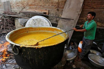 Фотография к новости: Үндістанда 3 жасар бала қайнап тұрған қазанға түсіп қайтыс болды