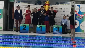 Фотография к новости: Әнуар Ахметов пара жүзуден алтын медаль алды