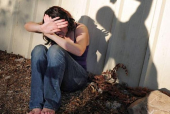 Фотография к новости: Резеңке тәпішке, көйлекшең қаштым – зорлық көрген ана