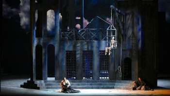 Фотография к новости: Тасмағамбетовтің қызы Италияда өткен "Трубадур" операсына костюм әзірледі