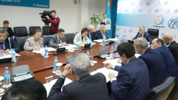 Фотография к новости: Ғылыми-сараптамалық кеңес мүшелері шетелдегі қазақтарды қолдаудың кешенді шараларын талқылады