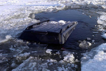 Фотография к новости: Көлігі суға батқан балықшылар құтқарылды