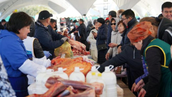 Фотография к новости: Тұңғыш президент күніне орай "Шығыс базары" жәрмеңкесі өтеді