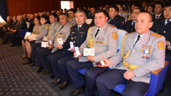 Фотография к новости: Тұңғыш Президент күні қарсаңында полицейлер марапатталды