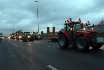 Фотография к новости: Францияда фермерлер ереуілге трактор мініп шығады