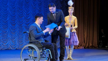 Фотография к новости: Қарағандыда мүгедектерге алғаш рет қоғамдық сыйлық табыс етілді