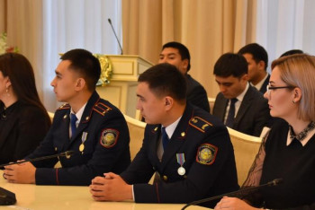 Фотография к новости: Тұңғыш президент күні қарсаңында 178 қарағандылық полицей марапатталды