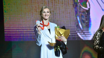 Фотография к новости: Ольга Рыпаковаға 2008 жылғы Бейжің олимпиадасының күміс алқасы табысталды