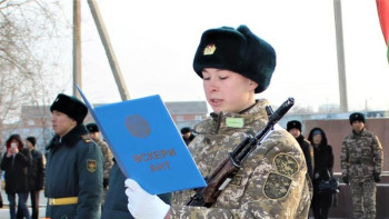 Фотография к новости: 700-ге жуық жас сарбаз әскери ант қабылдады