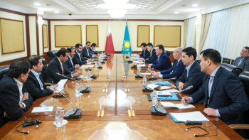 Фотография к новости: Мамин Катар орталық банкінің төрағасымен кездесті 