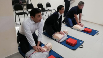 Фотография к новости: Біртанов, Аймағамбетов, Көлгінов жүрек реанимациясы курсынан өтті