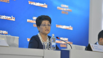 Фотография к новости: Депутат: "Бір терезеден" – "бір өтінім" қағидатына көшеміз