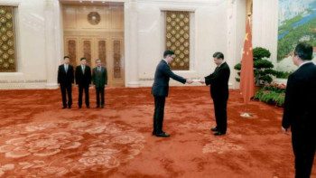 Фотография к новости: Қазақстан елшісі ҚХР төрағасына сенім грамоталарын тапсырды