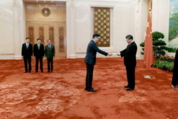 Фотография к новости: Қазақстан елшісі ҚХР төрағасына сенім грамоталарын тапсырды