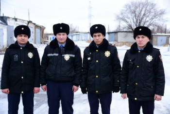 Фотография к новости: Қарағандылық полицейлер ер адамның өмірін құтқарып қалды 