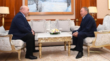 Фотография к новости: Елбасы Еңбек ерімен кездесті