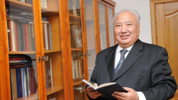 Фотография к новости: Әбіш Кекілбаев билікке интеллект әкелген тұлға – мәжілісмен