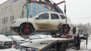 Фотография к новости: Алматыда борышкерлердің көлігі айып тұрағына қойылуда