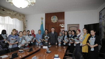 Фотография к новости: Атырауда көпбалалы 26 ана "Алтын" және "Күміс" алқа төсбелгісімен  марапатталды