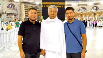 Фотография к новости: Тасмағамбетов туған күнін Меккеде қарсы алды