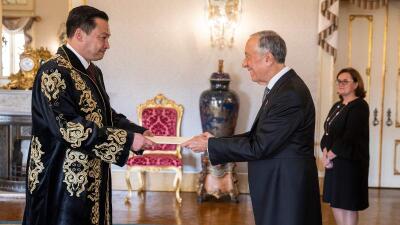Қазақстан елшісі Португалия президентіне  сенім грамоталарын тапсырды   
