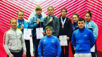 Фотография к новости: Ақмолалық палуан қыздар республикалық турнирде топ жарды