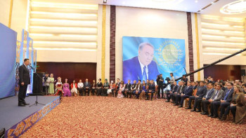 Фотография к новости: Елордада "Ұлы даланың ұлтаралық тілі" атты республикалық форум өтіп жатыр