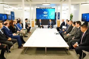 Фотография к новости: Мамин энергетика саласындағы әлемдік компаниялардың басшылығымен кездесті