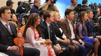 Фотография к новости: Алексей мен Анель мемлекеттік тілді қалай меңгеріп алғанын айтып берді