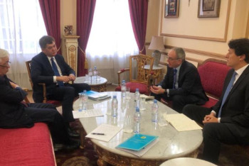 Фотография к новости: Елжан Біртанов ЕҚДБ президенті Сума Чакрабартимен кездесті