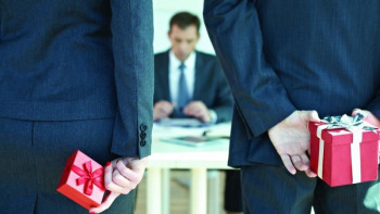 Фотография к новости: Мемқызметкерге сыйлық. Жатарда киетін пижама