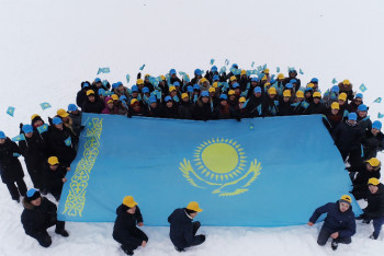 Фотография к новости: Тәуелсіздік күні қарсаңында қазынашылық қызметкерлері флешмоб өткізді