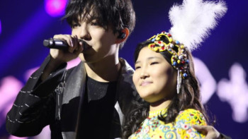 Фотография к новости: Димаш үлкен сахнаға тағы бір талантты шығарды 